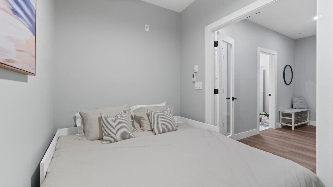 Photo of Bedroom in Harrison Hot Springs