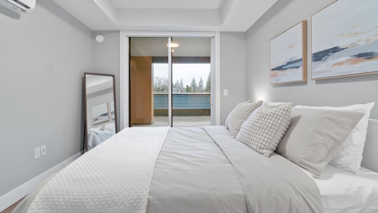 Photo of Bedroom in Harrison Hot Springs