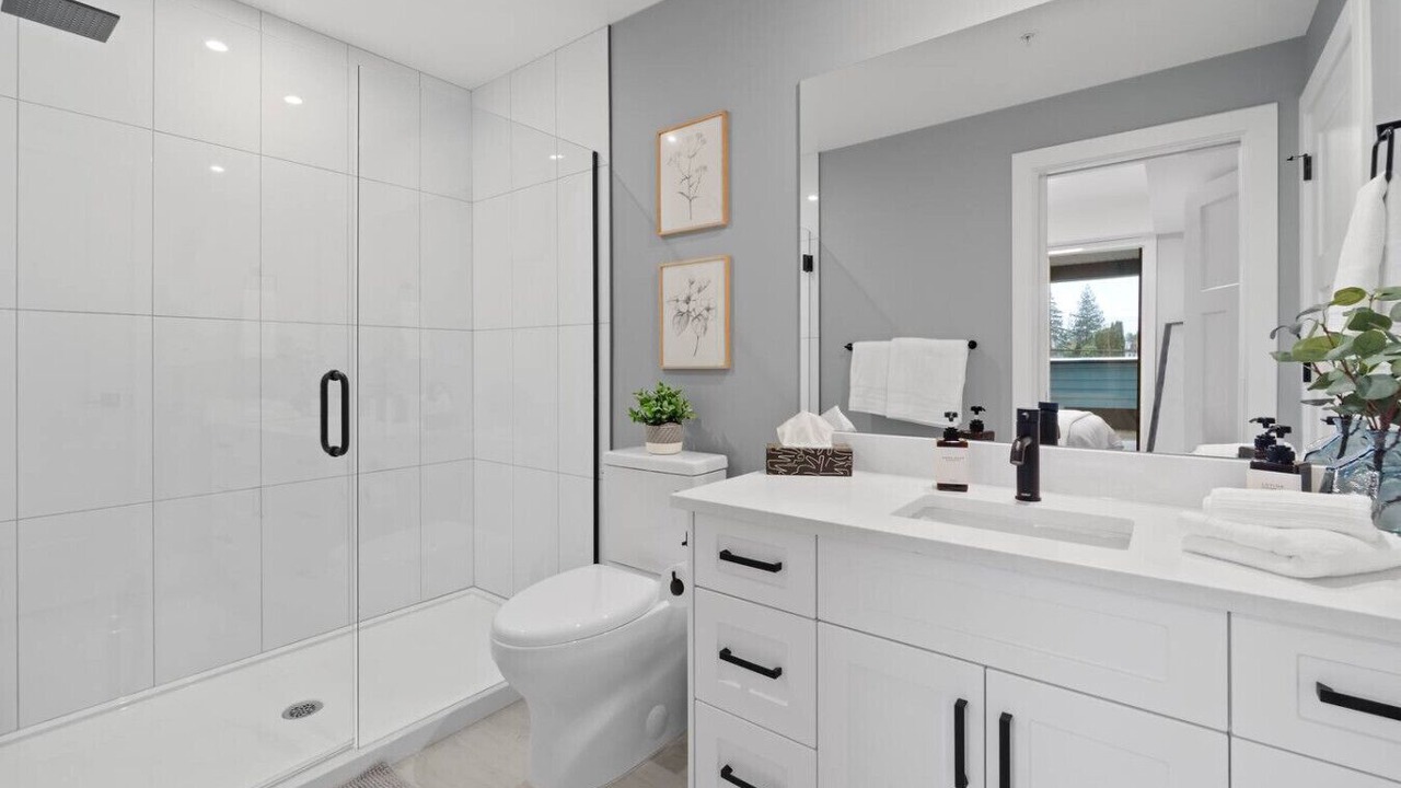 Photo of Bathroom in Harrison Hot Springs