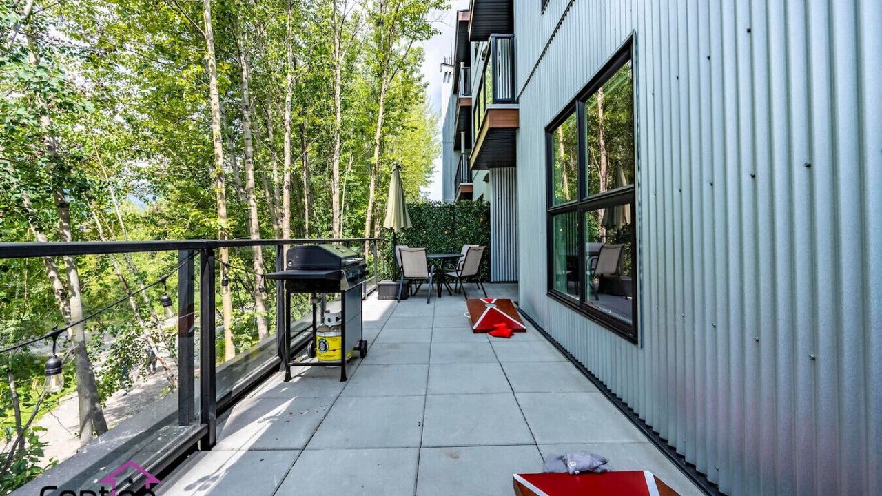 Photo of Outdoor in Golden