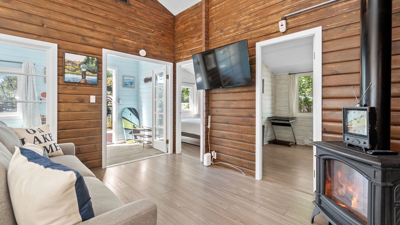 Photo of Livingroom in Harrison Hot Springs