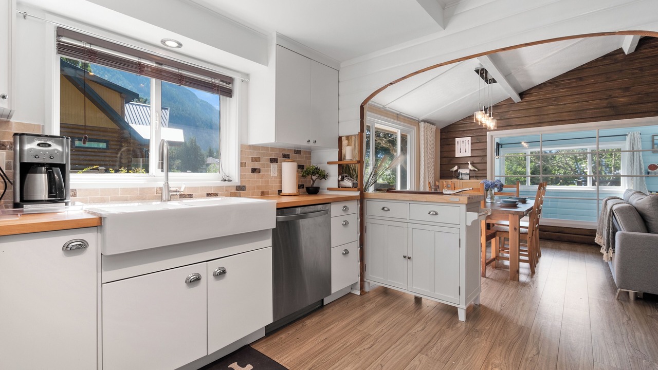Photo of Kitchen in Harrison Hot Springs