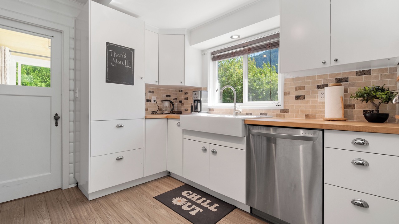 Photo of Kitchen in Harrison Hot Springs