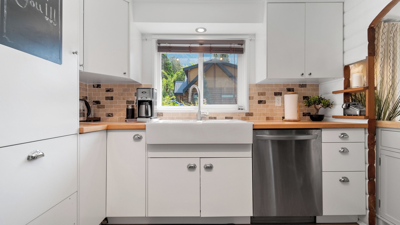 Photo of Kitchen in Harrison Hot Springs