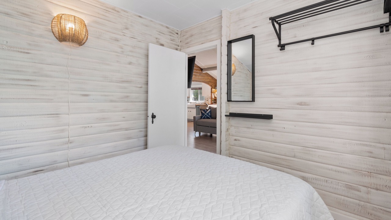 Photo of Bedroom in Harrison Hot Springs