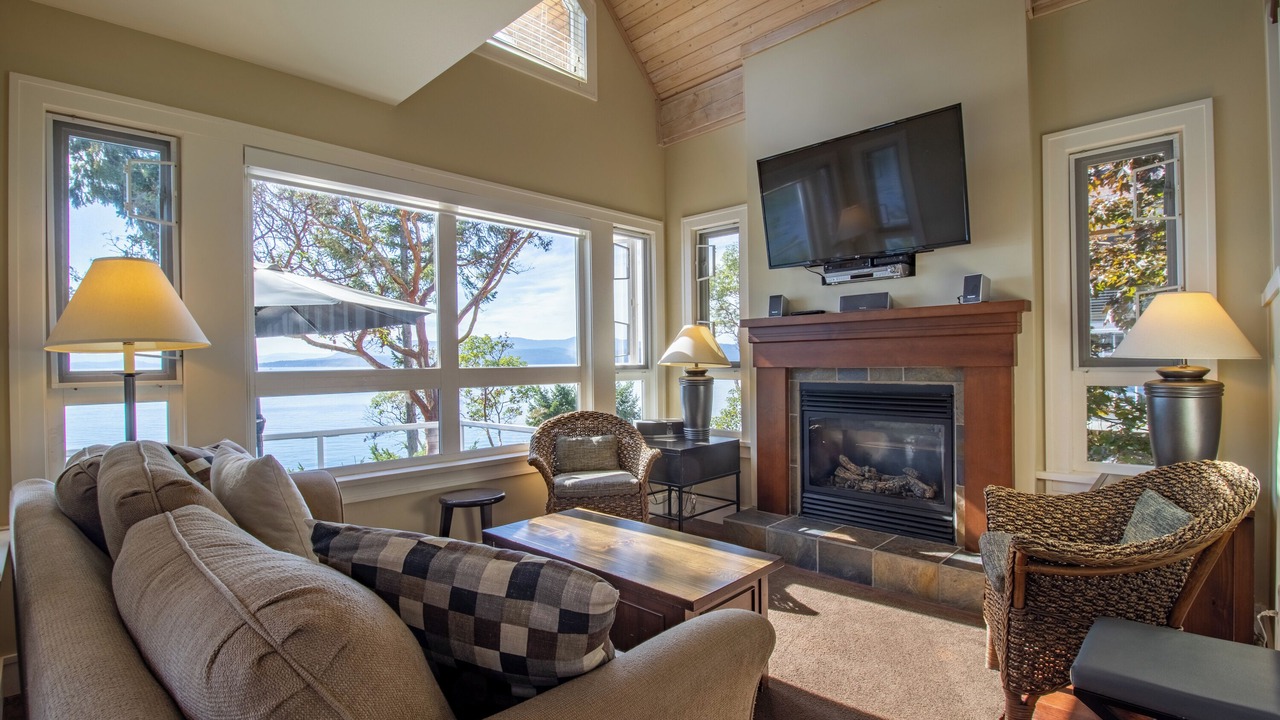 Photo of Livingroom in Pender Island