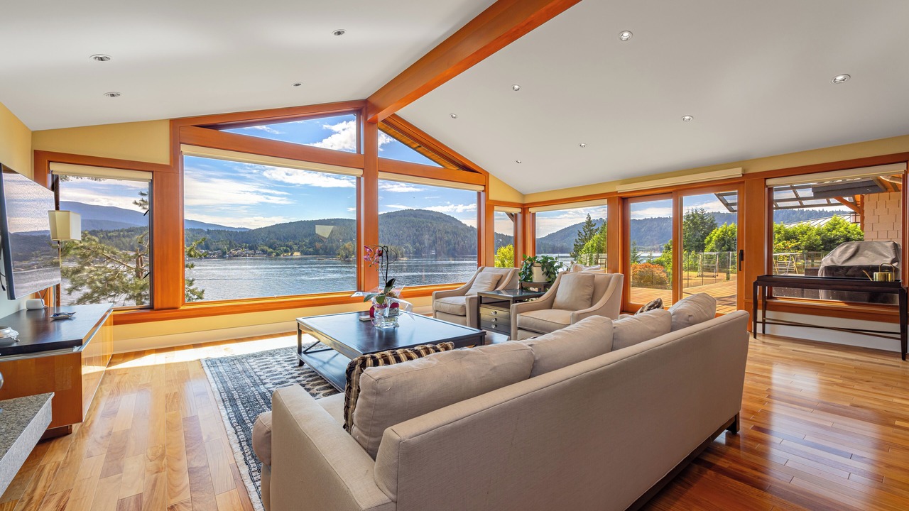 Photo of Livingroom in Dollarton