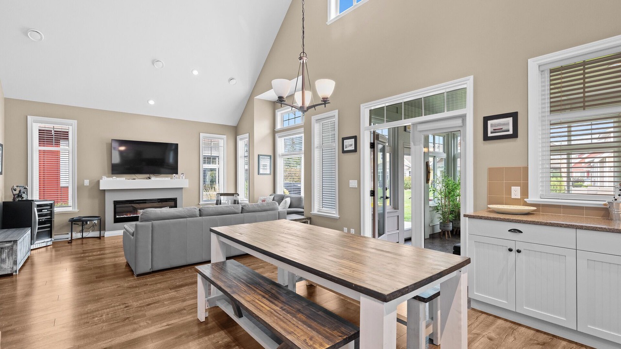 Photo of Livingroom in Osoyoos