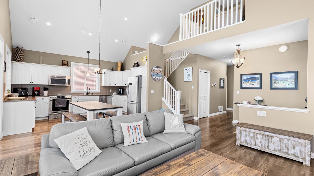 Photo of Livingroom in Osoyoos