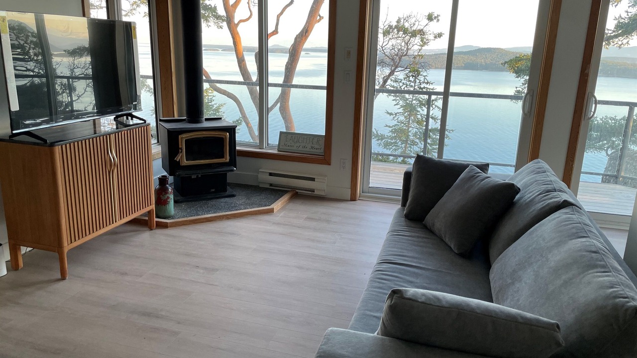 Photo of Livingroom in Pender Island