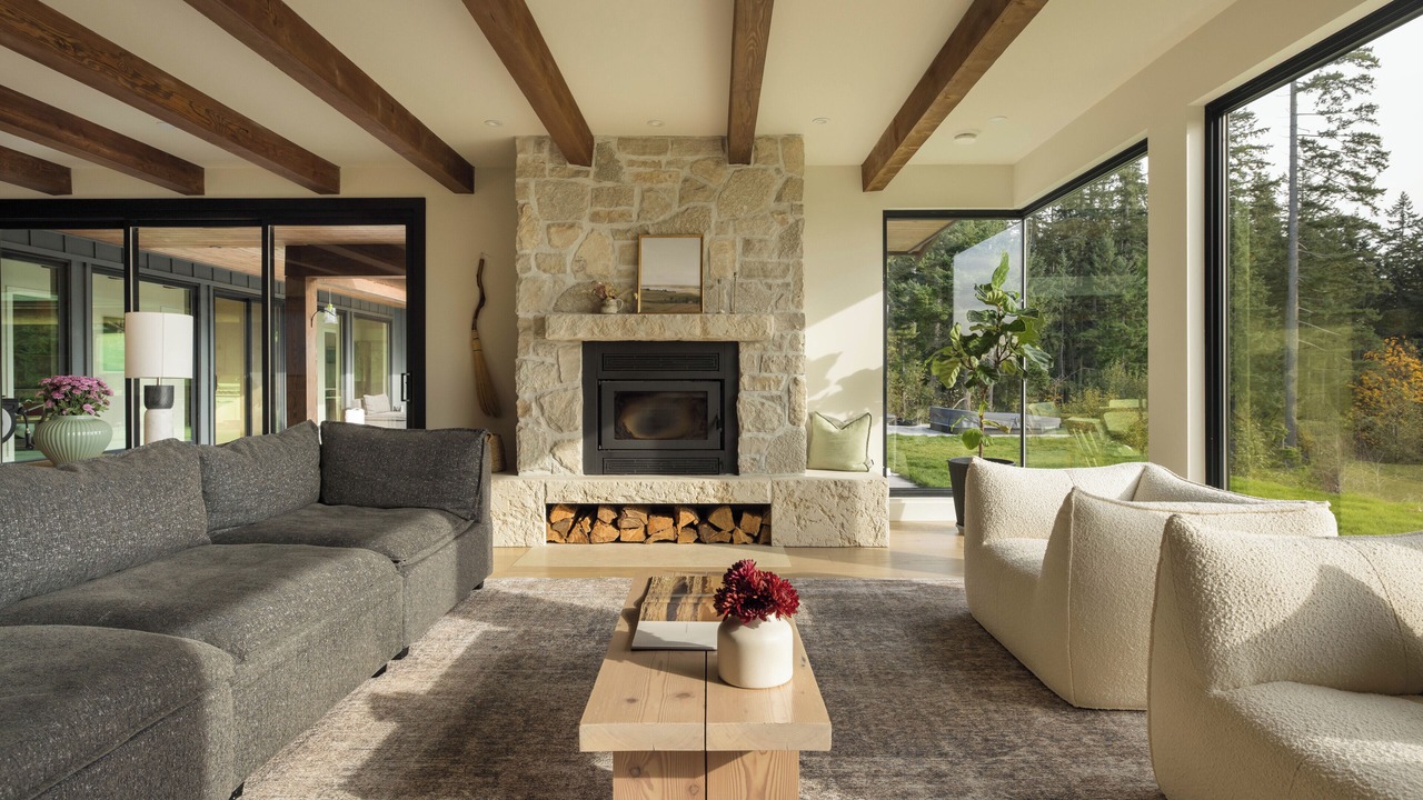 Photo of Livingroom in Roberts Creek