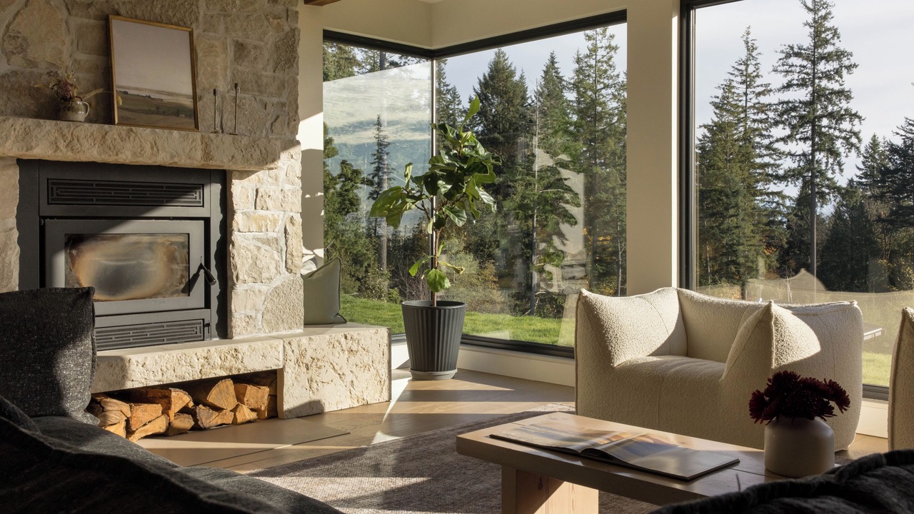 Photo of Livingroom in Roberts Creek