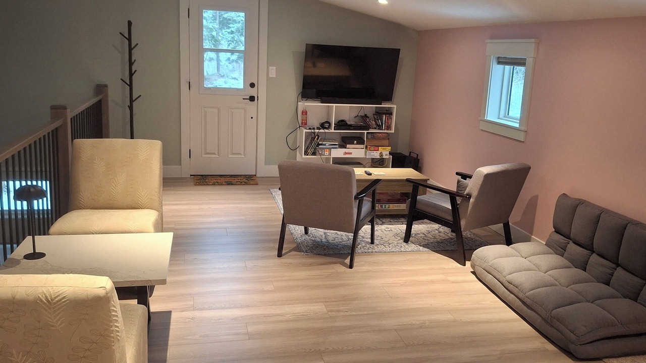 Photo of Livingroom in Eastern Hillsides
