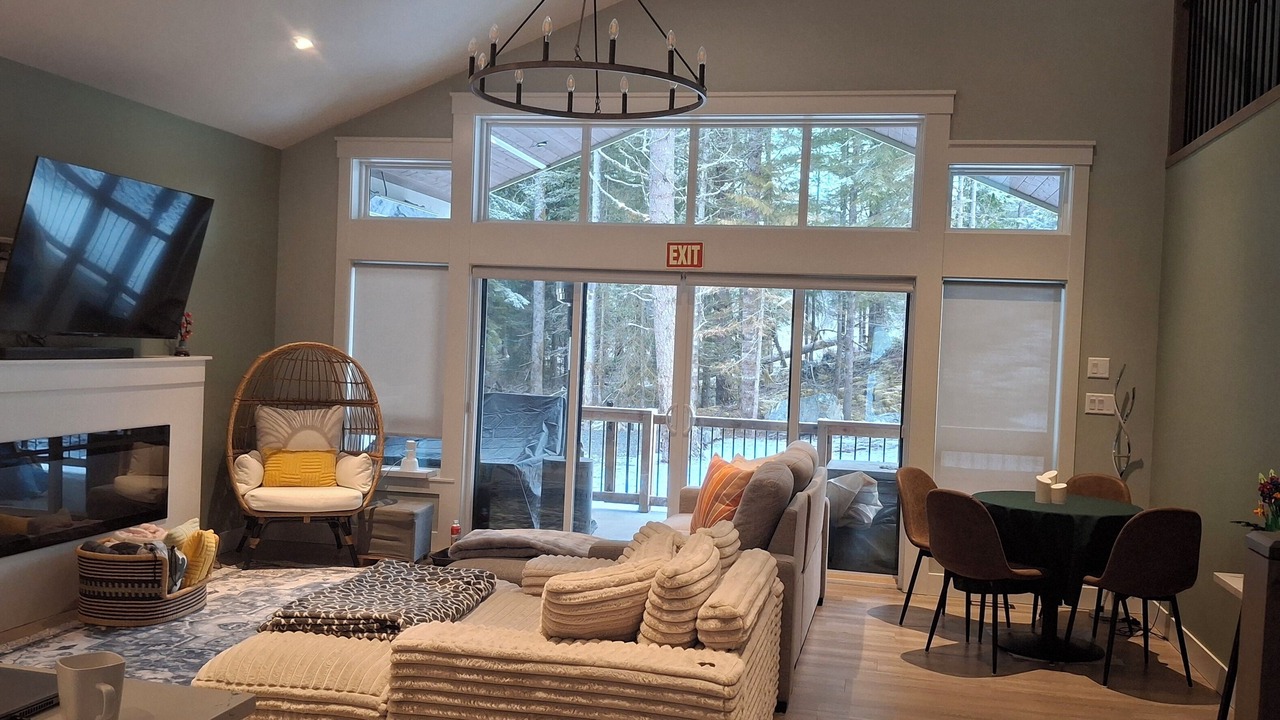 Photo of Livingroom in Eastern Hillsides