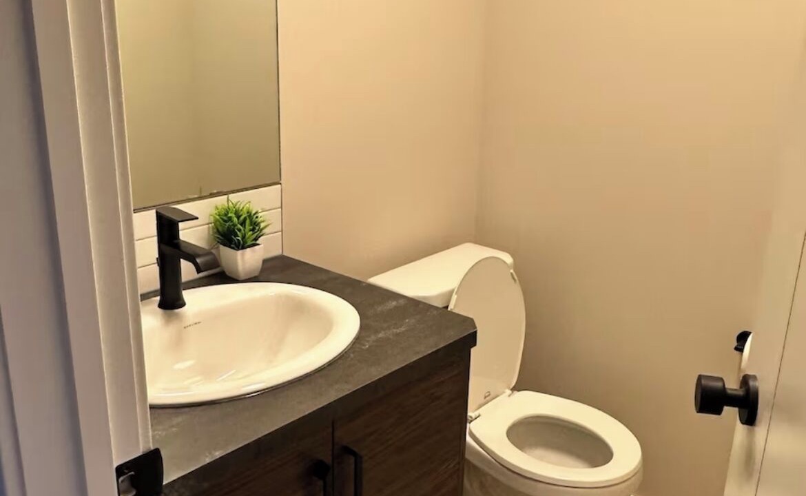 Photo of Bathroom in Sylvan Lake