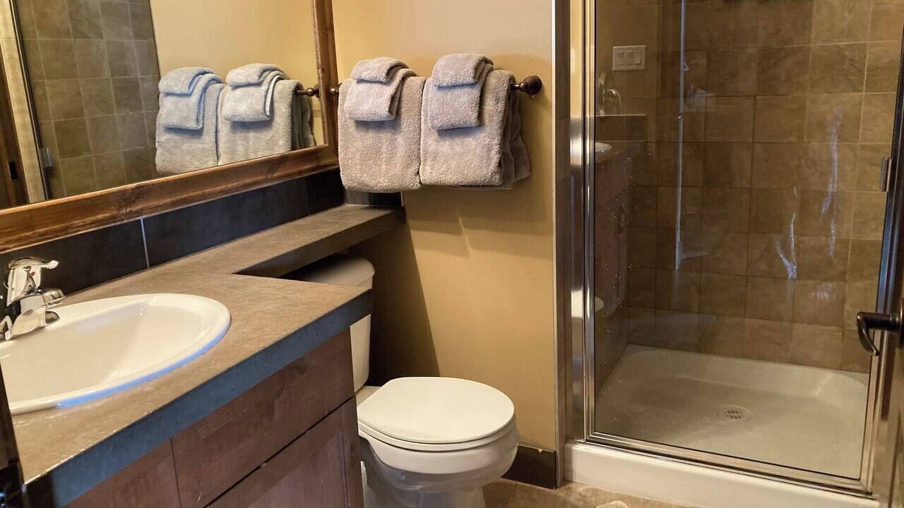 Photo of Bathroom in Radium Hot Springs