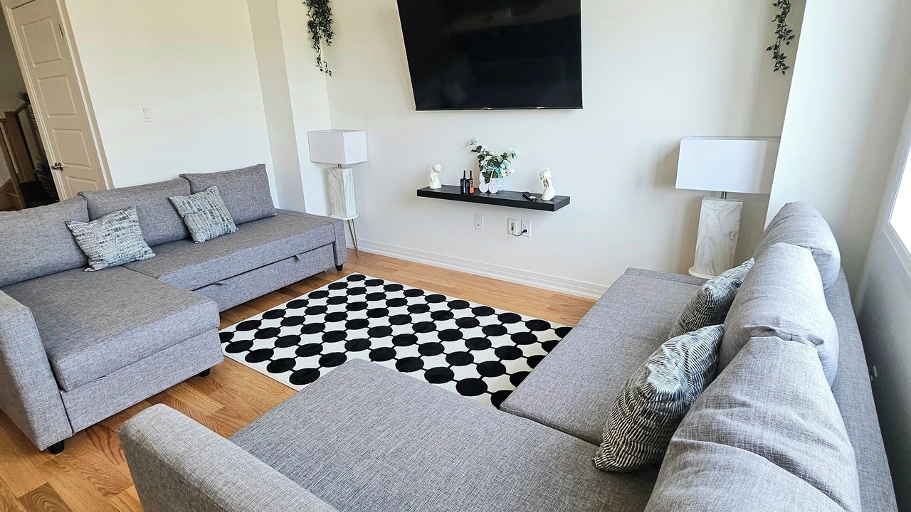 Photo of Livingroom in Thorold