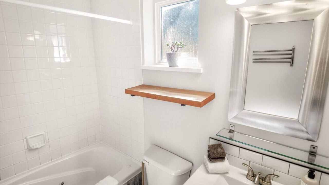 Photo of Bathroom in Ucluelet