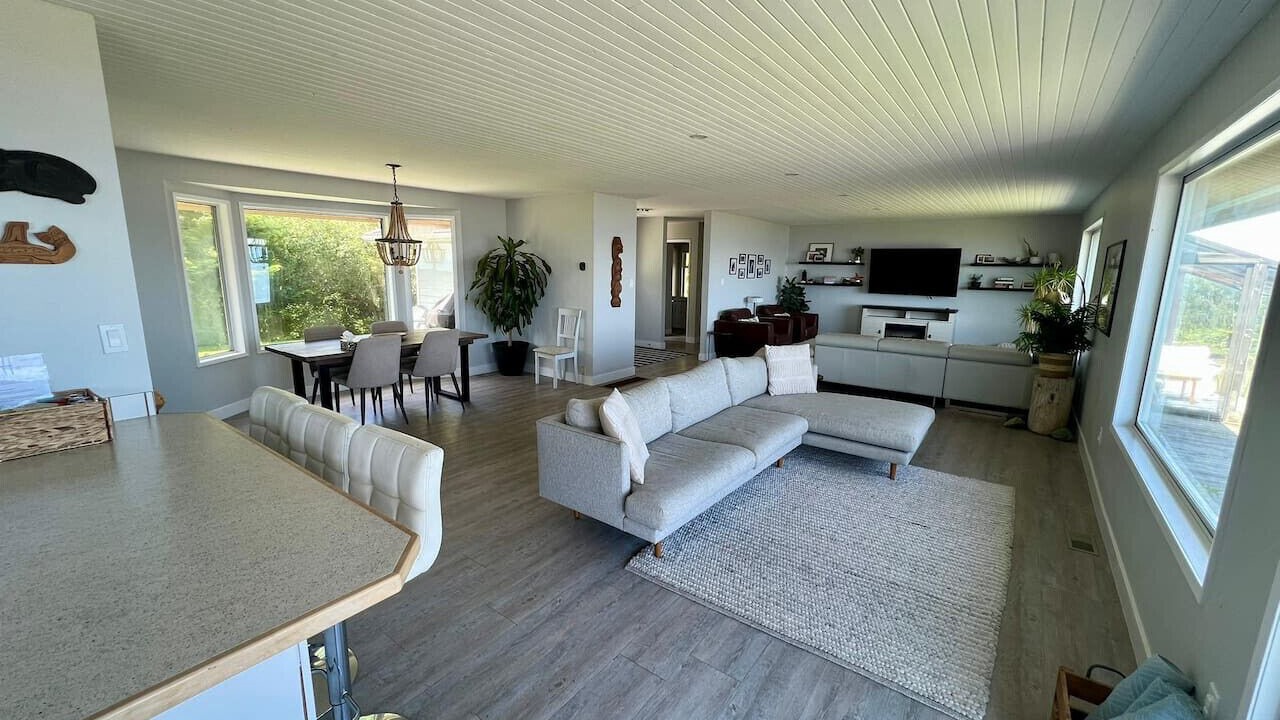 Photo of Livingroom in Campbell River