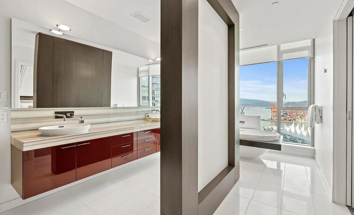 Photo of Bathroom in Coal Harbour