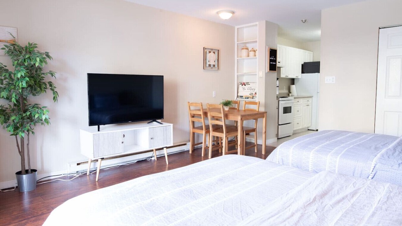 Photo of Bedroom in Harrison Hot Springs