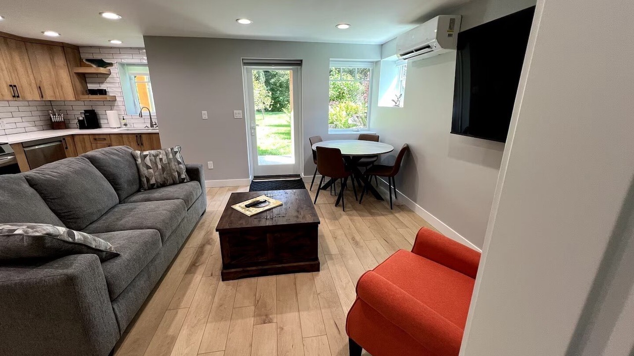 Photo of Livingroom in Campbell River