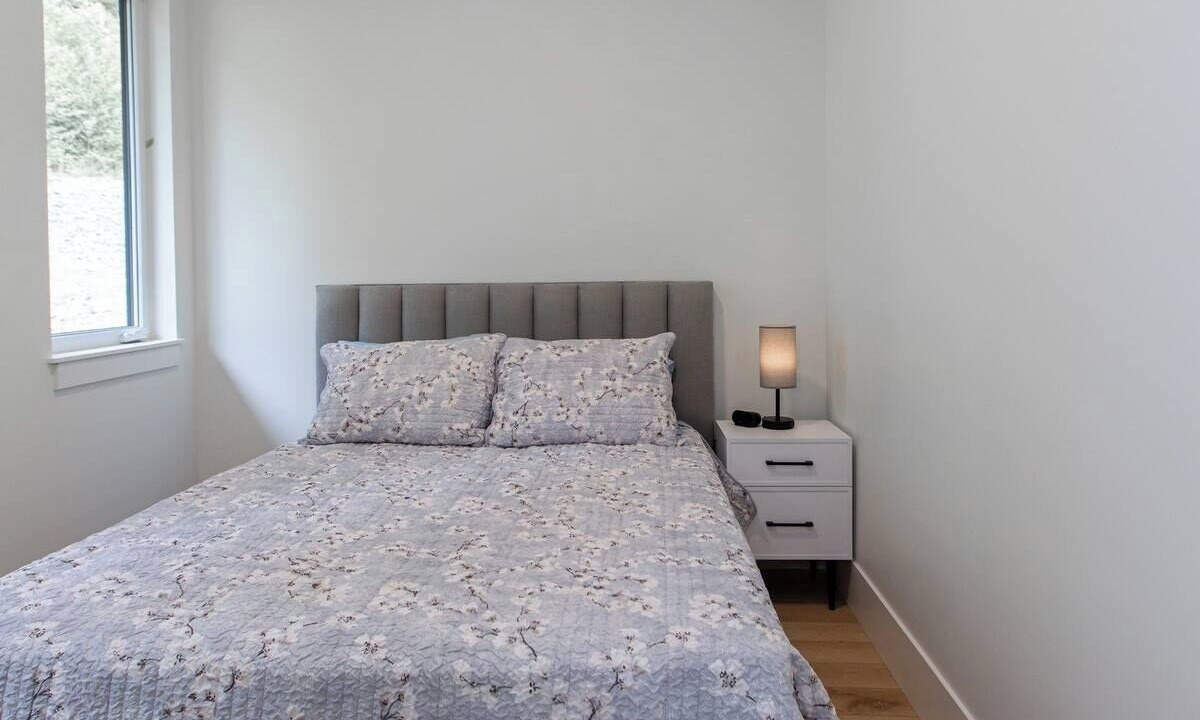 Photo of Bedroom in Youbou