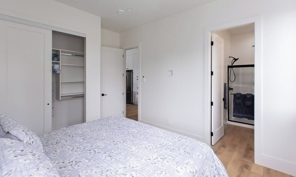 Photo of Bedroom in Youbou