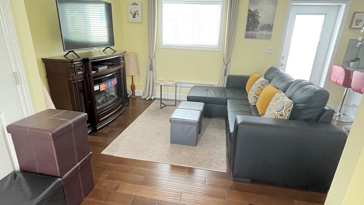 Photo of Livingroom in Arbutus Ridge