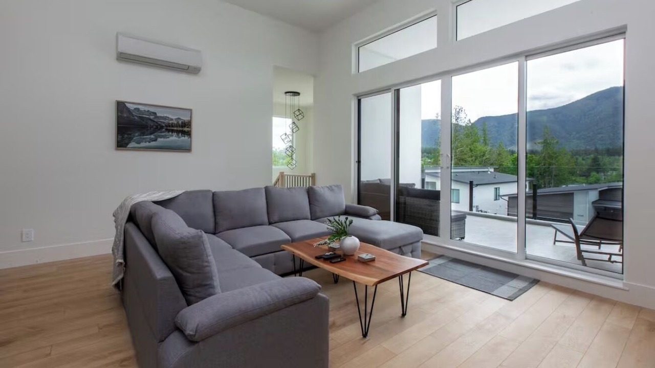 Photo of Livingroom in Youbou