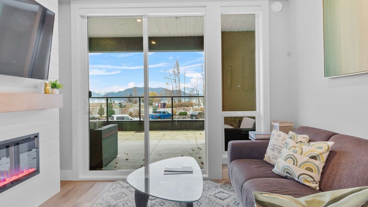 Photo of Livingroom in Harrison Hot Springs