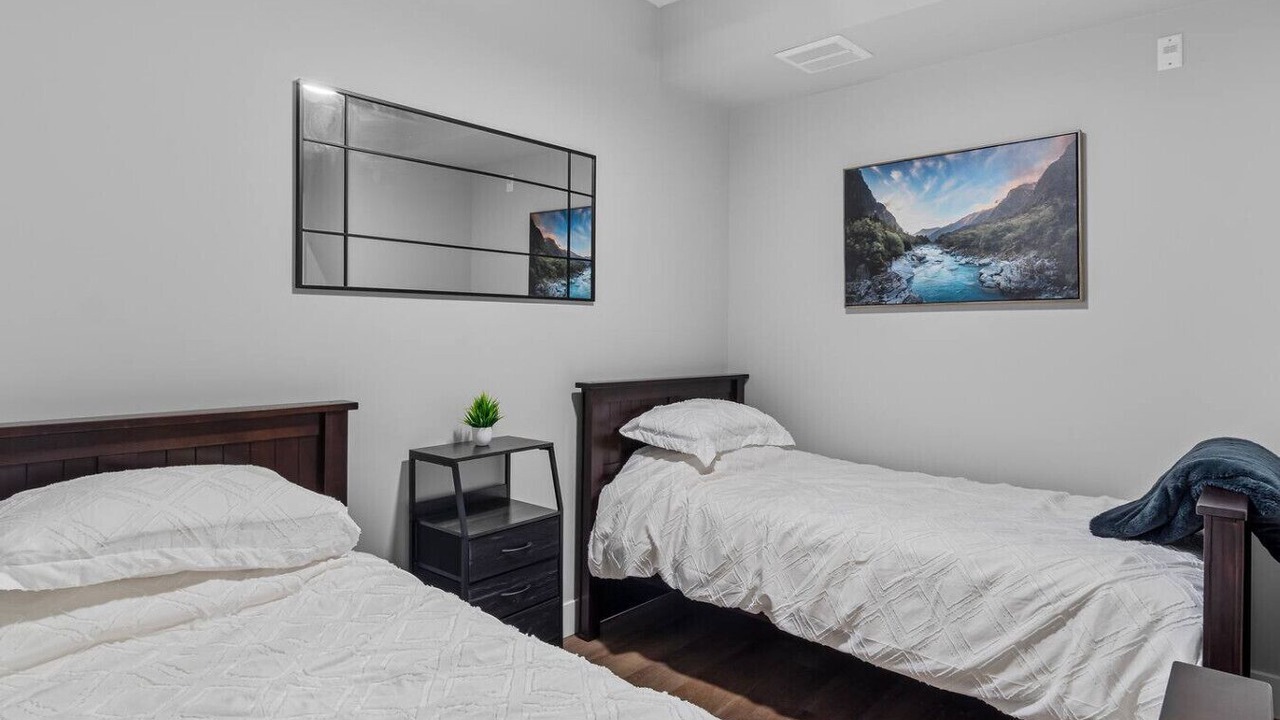 Photo of Bedroom in Harrison Hot Springs