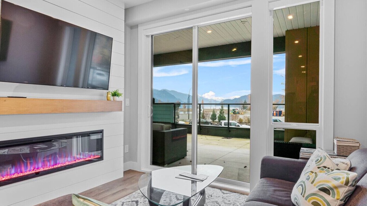 Photo of Livingroom in Harrison Hot Springs