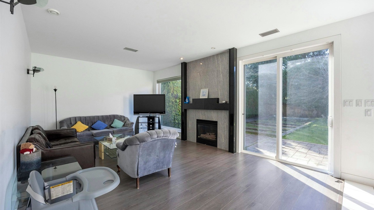 Photo of Livingroom in Richmond City Centre