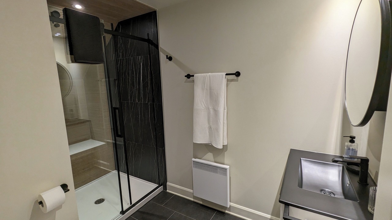 Photo of Bathroom in Marconi-Alexandra