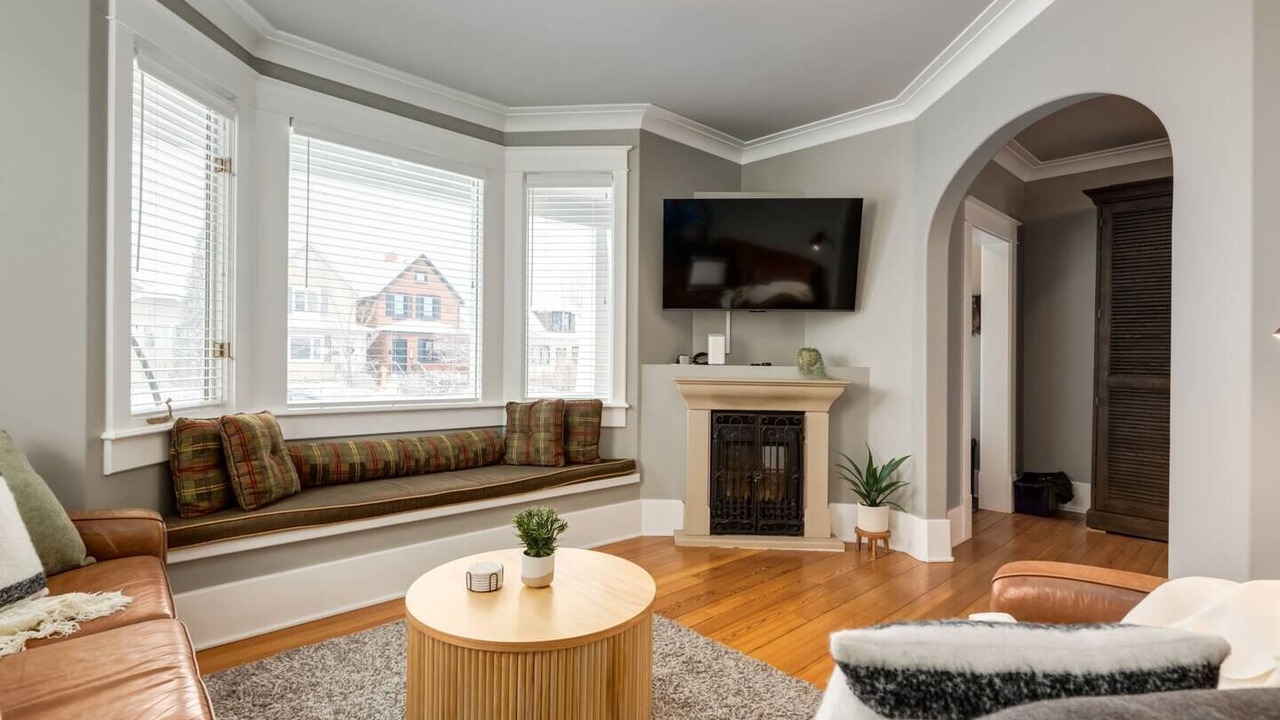 Photo of Livingroom in Bridgeland