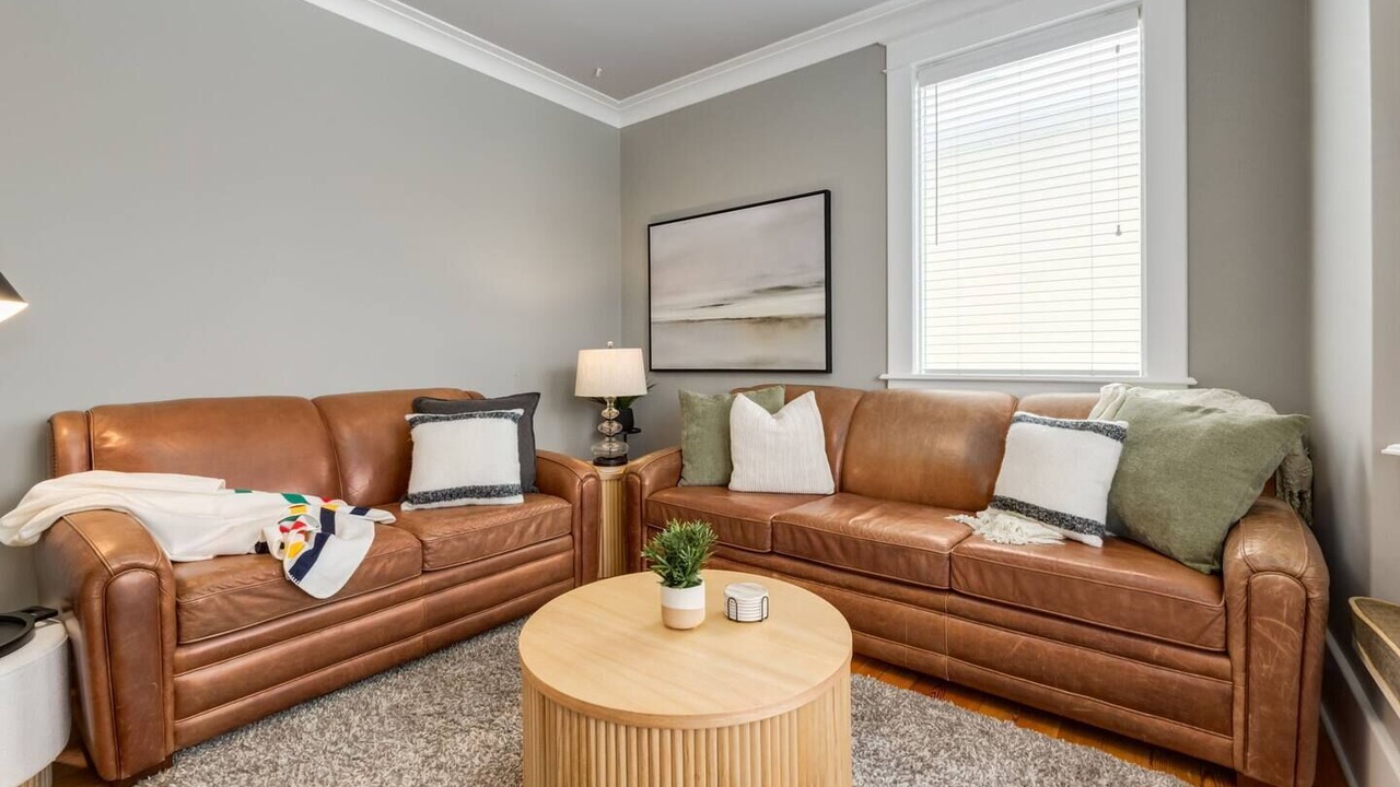 Photo of Livingroom in Bridgeland