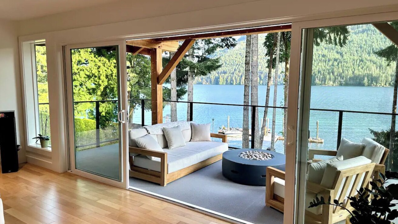 Photo of Livingroom in Youbou