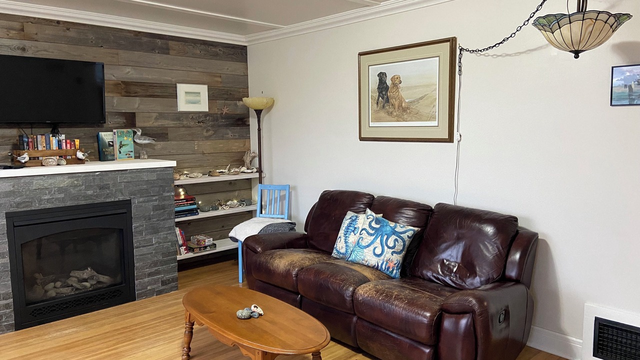 Photo of Livingroom in Campbell River