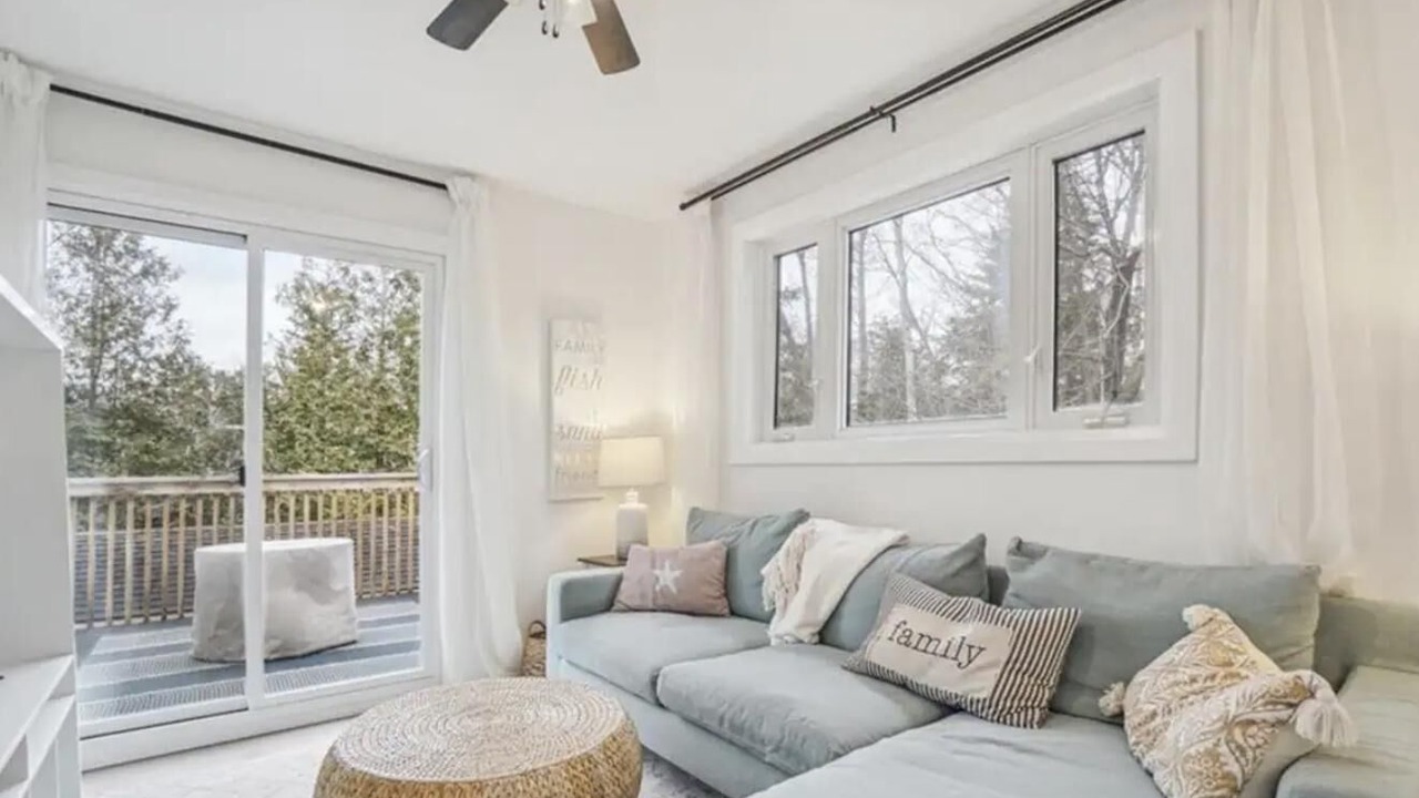 Photo of Livingroom in Wasaga Beach