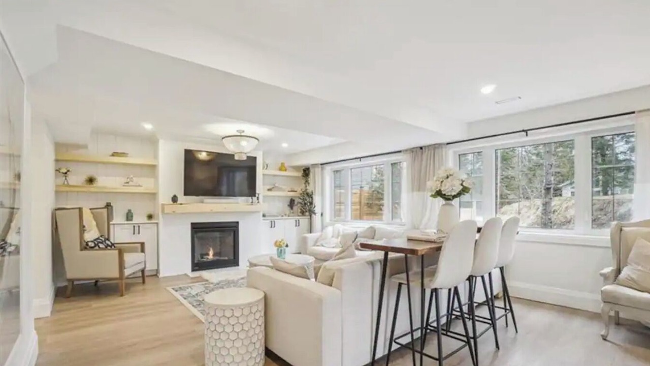 Photo of Livingroom in Wasaga Beach