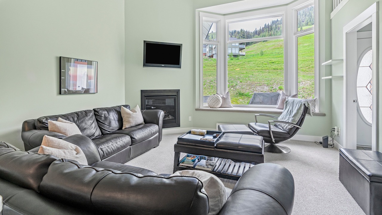 Photo of Livingroom in Silver Star Mountain