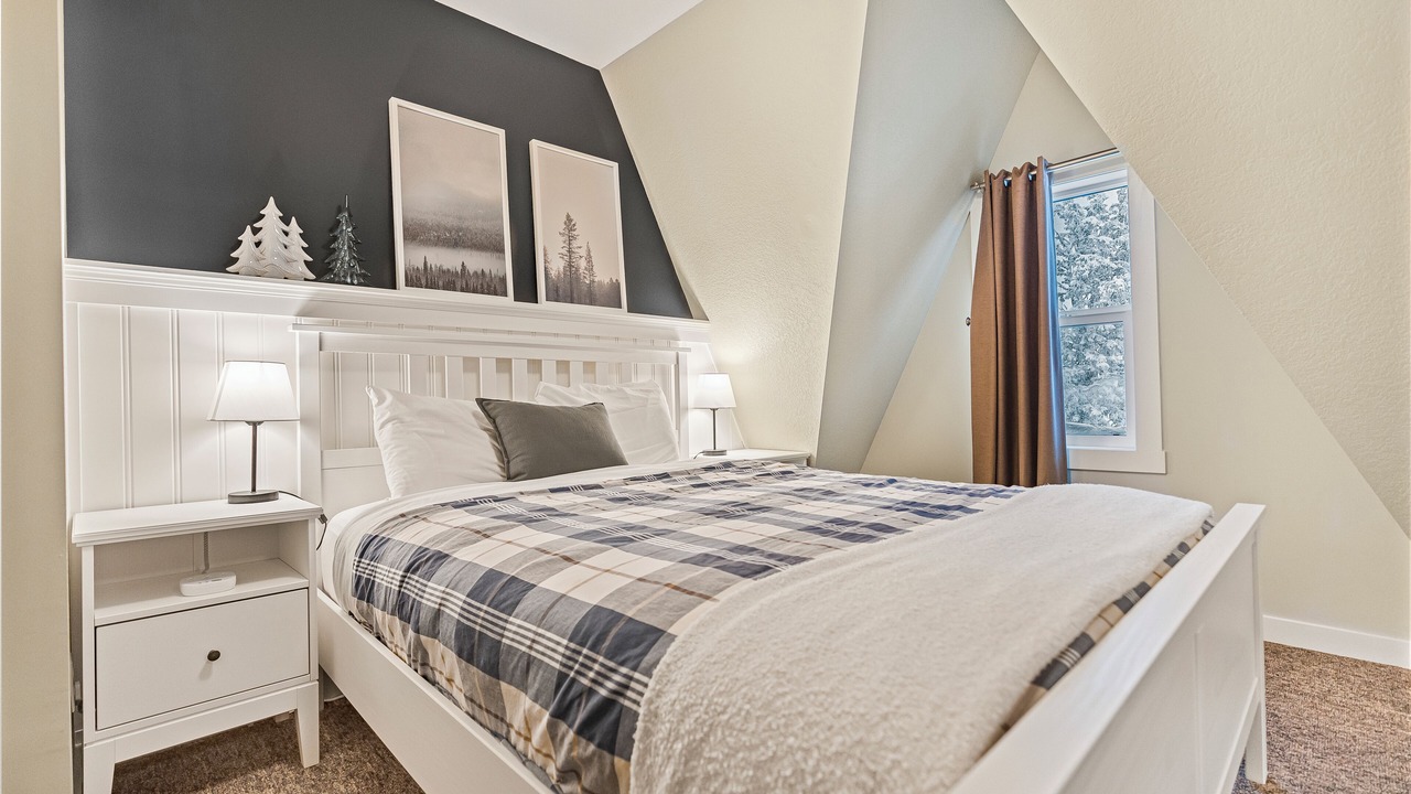 Photo of Bedroom in Silver Star Mountain