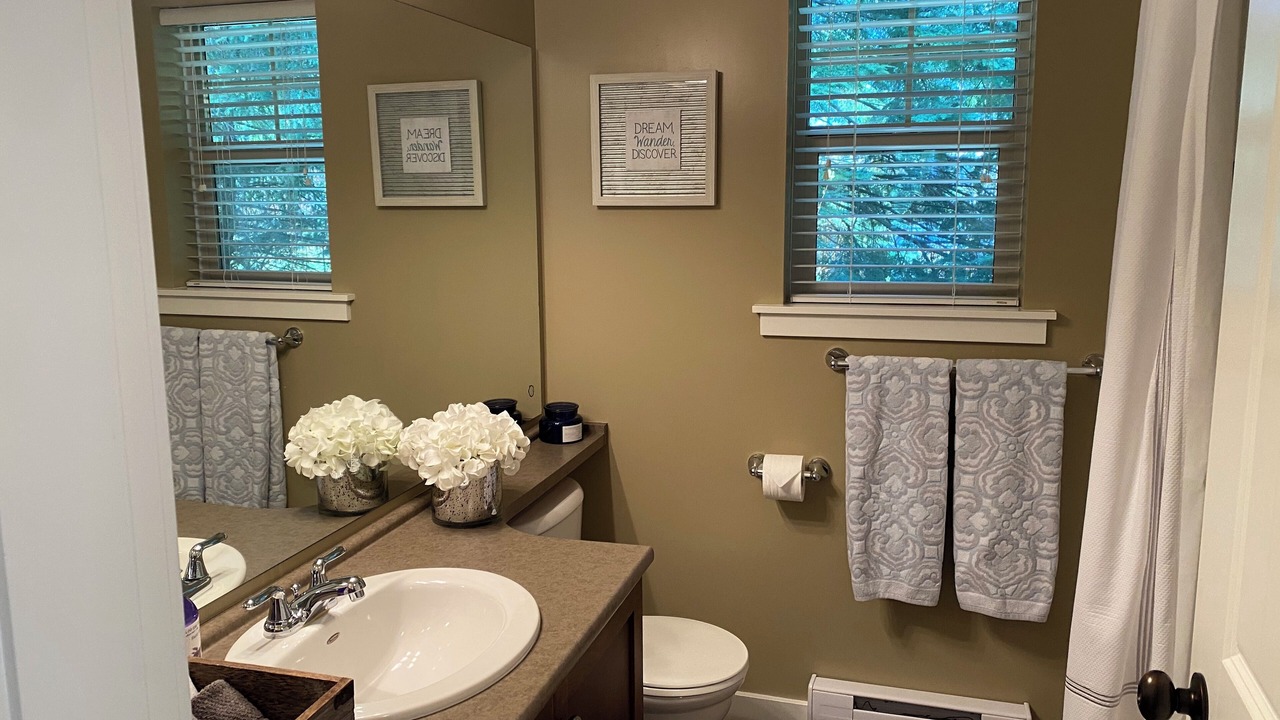 Photo of Bathroom in Lindell Beach