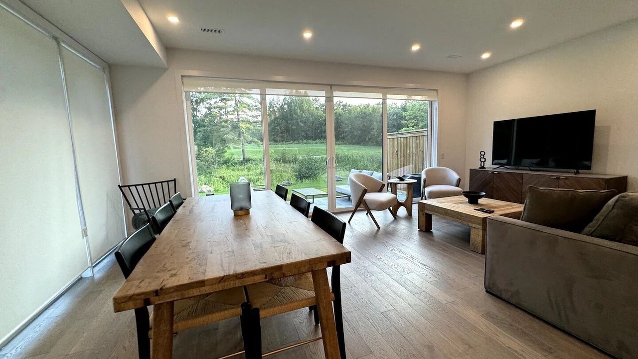 Photo of Livingroom in Gravenhurst
