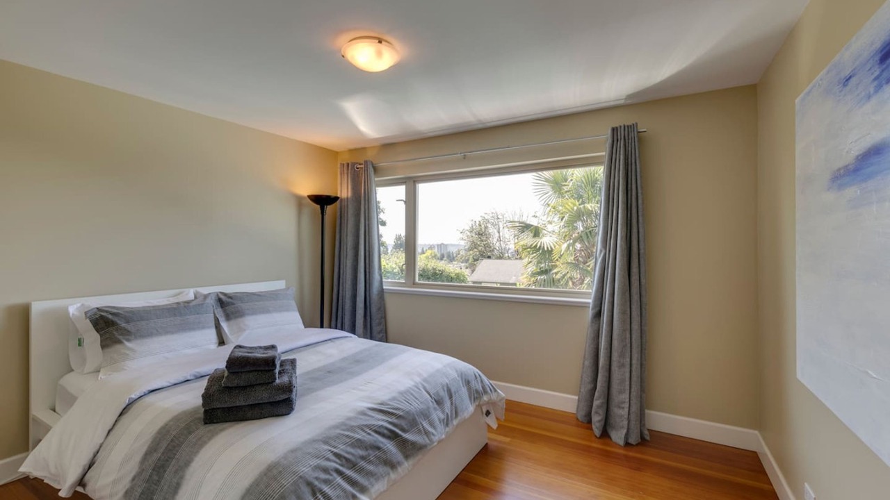 Photo of Bedroom in Dundarave