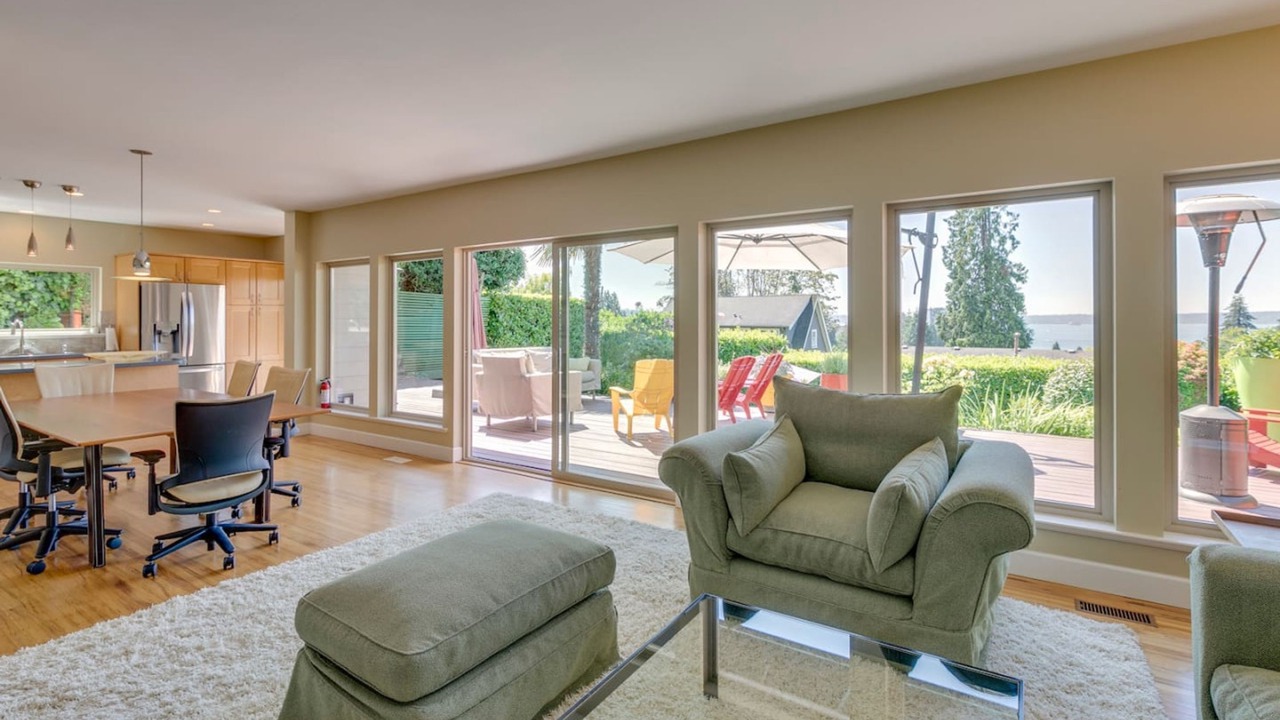 Photo of Livingroom in Dundarave