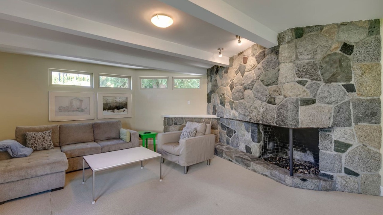 Photo of Livingroom in Dundarave