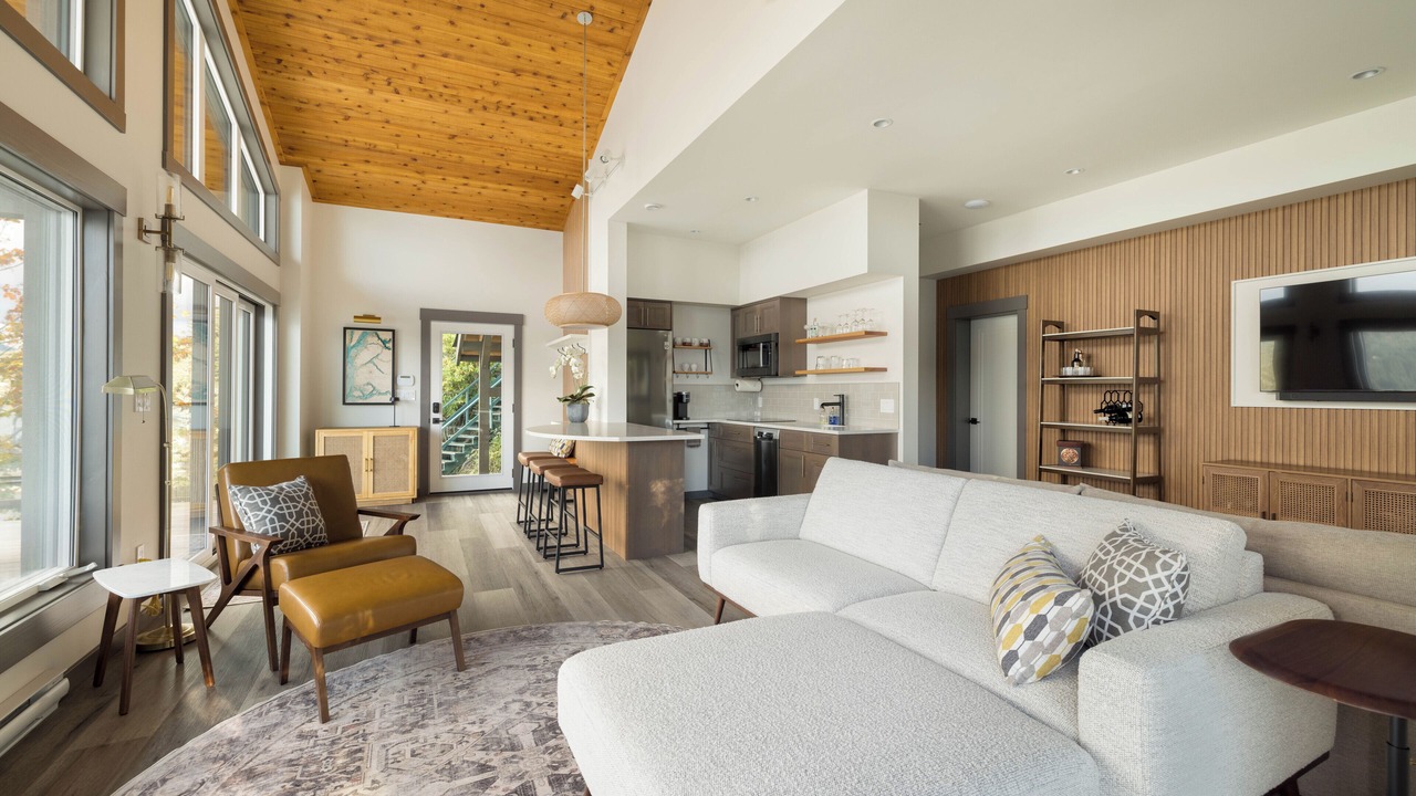 Photo of Livingroom in Madeira Park