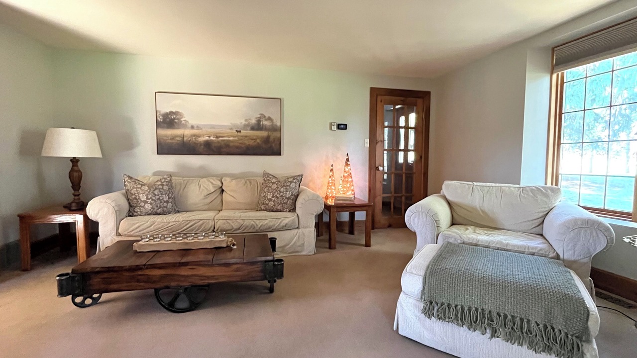 Photo of Livingroom in Guelph/Eramosa